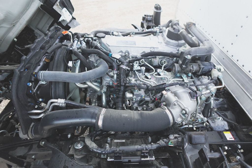 2025 Isuzu NPR HD (18ft Box w/ ICC Bumper) - 22717382 - 39