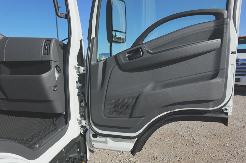 2025 Isuzu NPR HD (18ft Box w/ Lift Gate) - 22717746 - 18