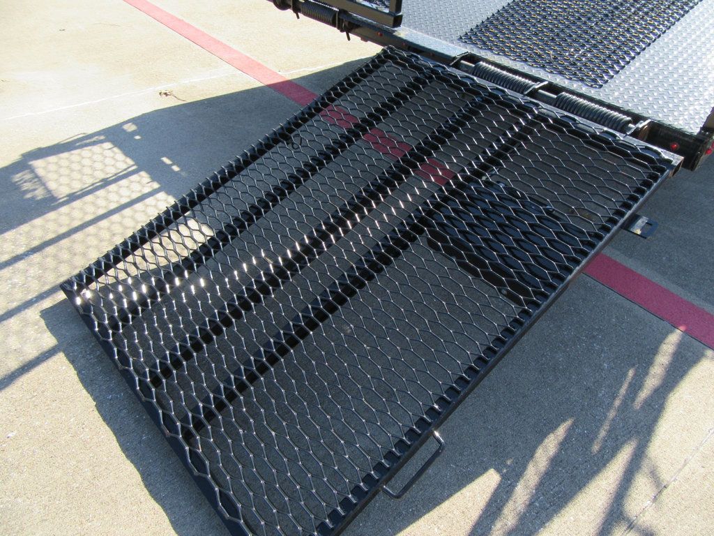 2025 Isuzu NPR HD 19ft Landscape w/ Ramps - 22596536 - 16