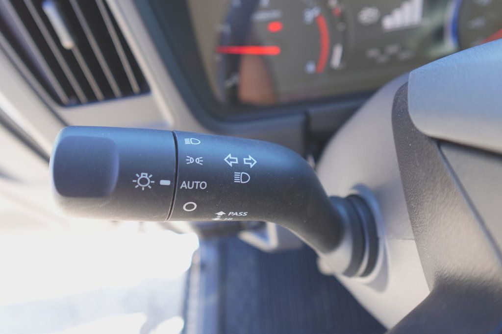 2025 Isuzu NRR (20ft Box w/ Lift Gate) - 22596726 - 28