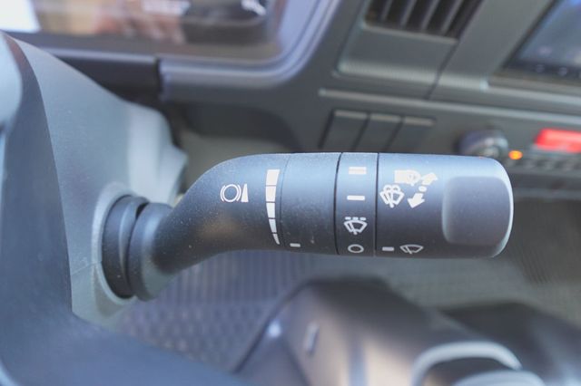 2025 Isuzu NRR (20ft Box w/ Lift Gate) - 22596726 - 29