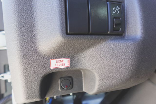 2025 Isuzu NRR (20ft Box w/ Lift Gate) - 22596726 - 30