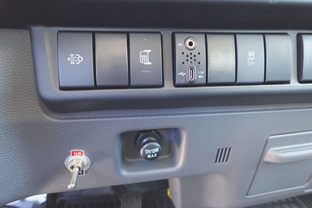 2025 Isuzu NRR (20ft Box w/ Lift Gate) - 22596726 - 31