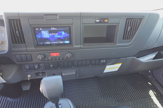 2025 Isuzu NRR (20ft Box w/ Lift Gate) - 22596726 - 32