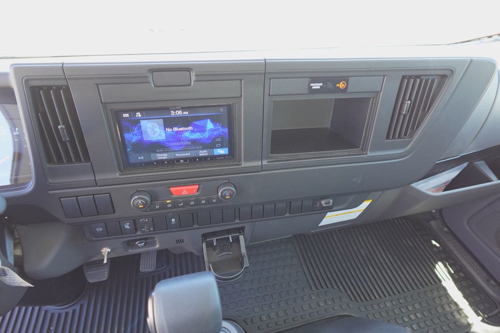 2025 Isuzu NRR (20ft Box w/ Lift Gate) - 22596726 - 33