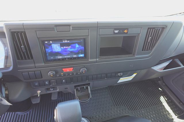 2025 Isuzu NRR (20ft Box w/ Lift Gate) - 22596726 - 33