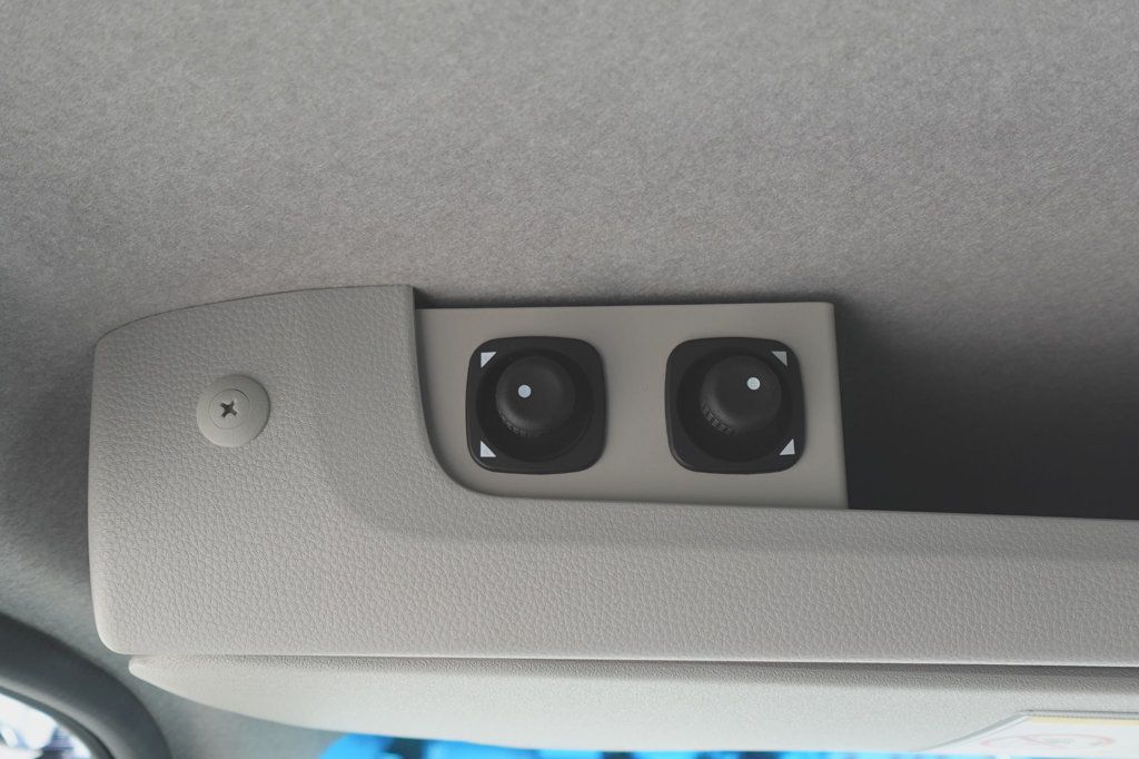 2025 Isuzu NRR (20ft Box w/ Lift Gate) - 22596726 - 36