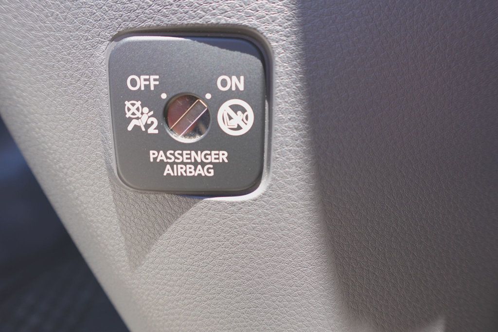 2025 Isuzu NRR (20ft Box w/ Lift Gate) - 22596726 - 39