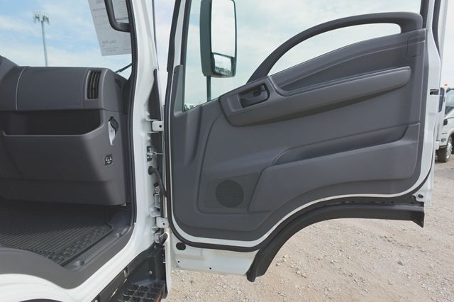 2025 Isuzu NRR (20ft Box w/ Rail Lift) - 22506552 - 18