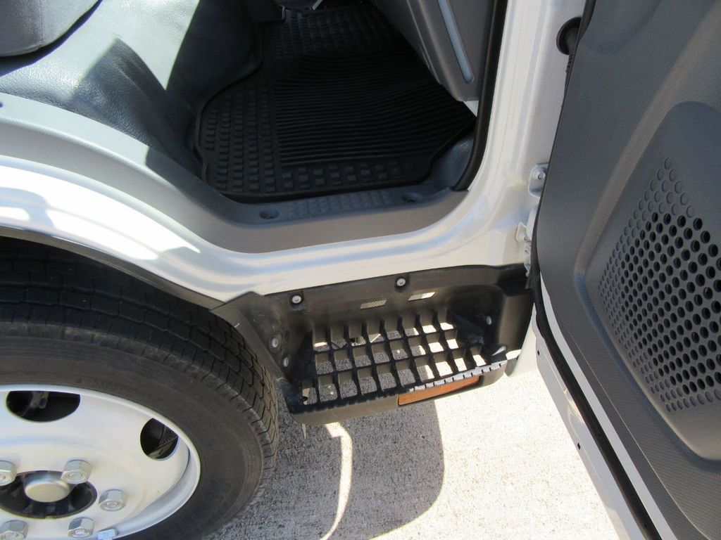 2025 Isuzu NRR (Switch-N-Go 12ft Drop Box) - 20458189 - 32