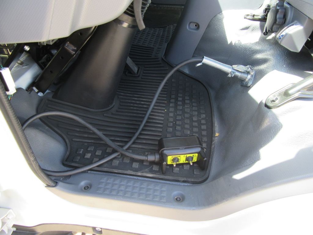 2025 Isuzu NRR (Switch-N-Go 12ft Drop Box) - 20458189 - 36