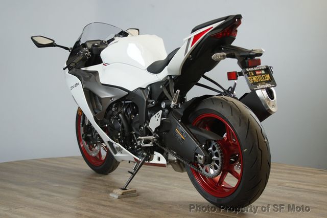 TOMページ New 2025 Kawasaki Ninja ZX-6R Pearl Robotic White / Metallic