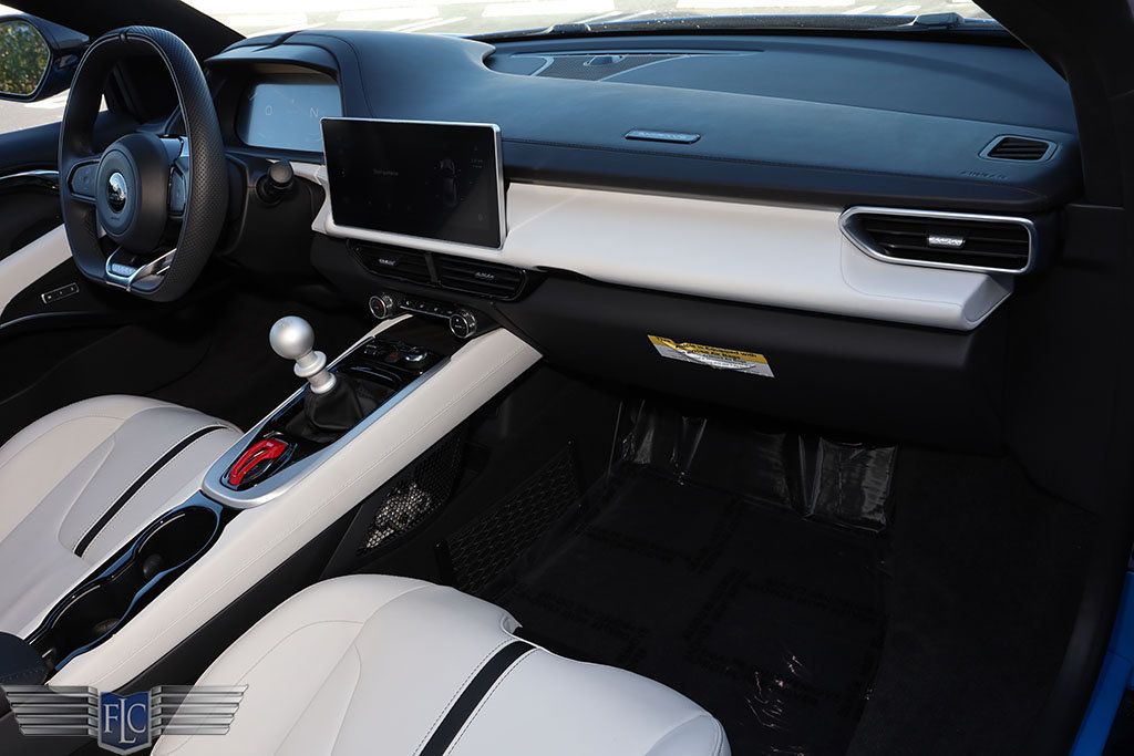 2025 Lotus Emira V6 Coupe - 22965398 - 19