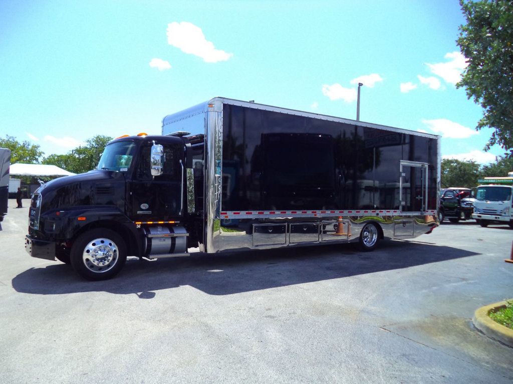 2025 Mack MD6 TowBox 26FT ENCLOSED ROLLBACK TOW TRUCK SHARK JERRDAN - 21897683 - 10