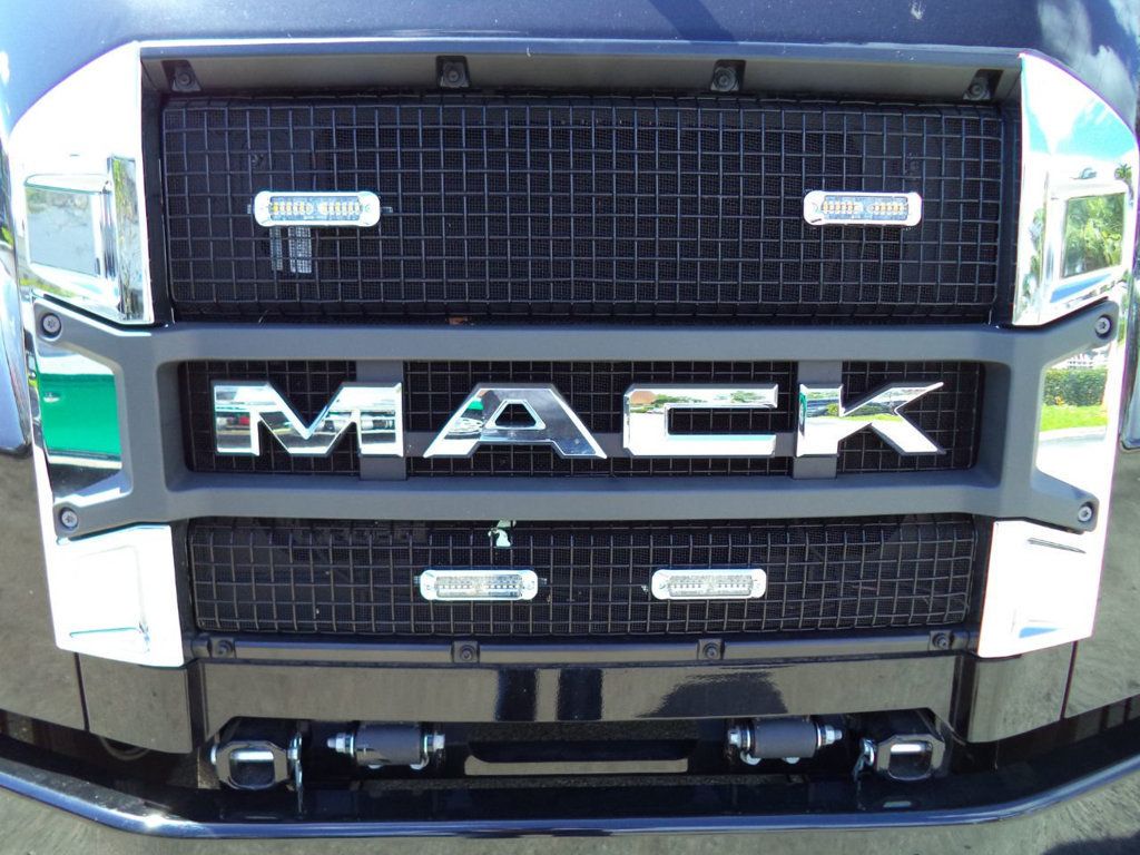 2025 Mack MD6 TowBox 26FT ENCLOSED ROLLBACK TOW TRUCK SHARK JERRDAN - 21897683 - 12