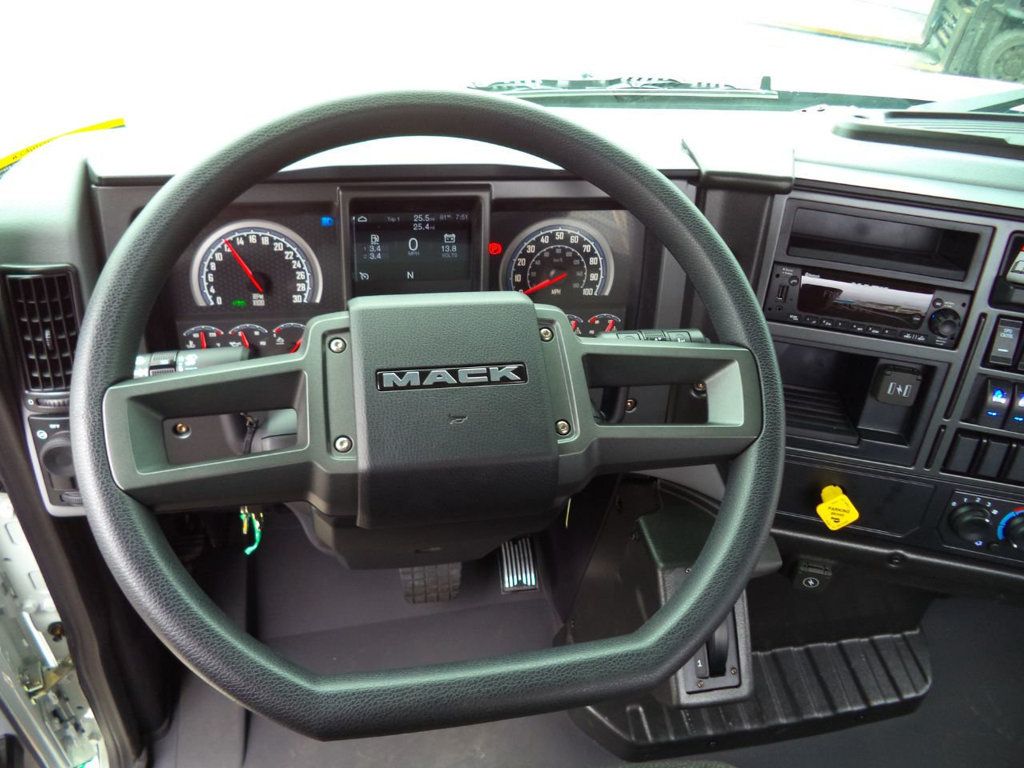 2025 Mack MD6 TowBox 26FT ENCLOSED ROLLBACK TOW TRUCK SHARK JERRDAN - 21897683 - 51