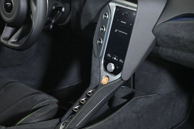 2025 McLaren 750S Coupe - 22854646 - 21