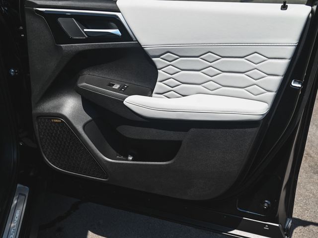 2025 Mitsubishi Outlander Platinum Edition - 23076759 - 9