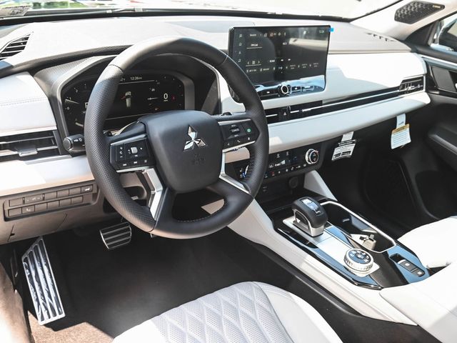 2025 Mitsubishi Outlander Platinum Edition - 23076759 - 16