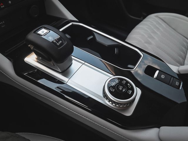 2025 Mitsubishi Outlander Platinum Edition - 23076759 - 24