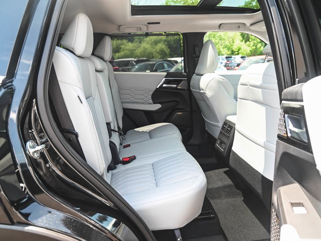 2025 Mitsubishi Outlander Platinum Edition - 23076759 - 28