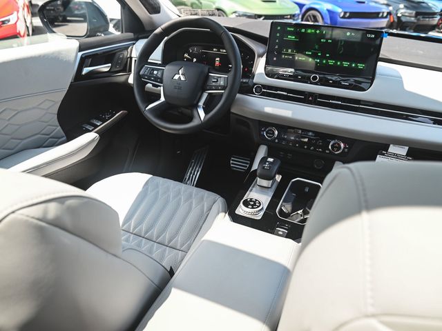 2025 Mitsubishi Outlander Platinum Edition - 23076759 - 29