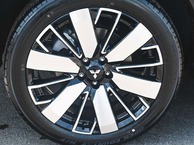 2025 Mitsubishi Outlander Platinum Edition - 23076759 - 5
