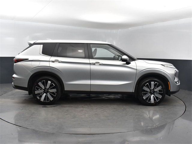 2025 Mitsubishi Outlander SE - 22790258 - 15