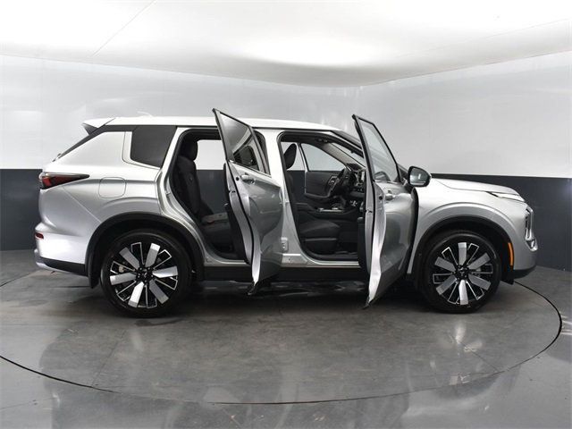 2025 Mitsubishi Outlander SE - 22790258 - 19