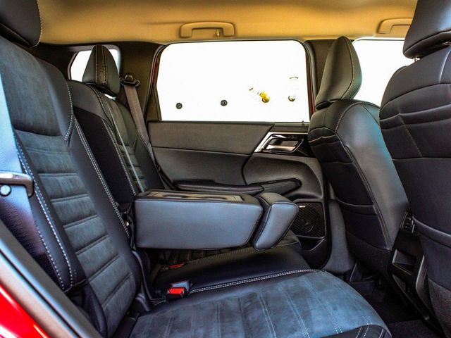 2025 Mitsubishi Outlander SE - 23077710 - 38