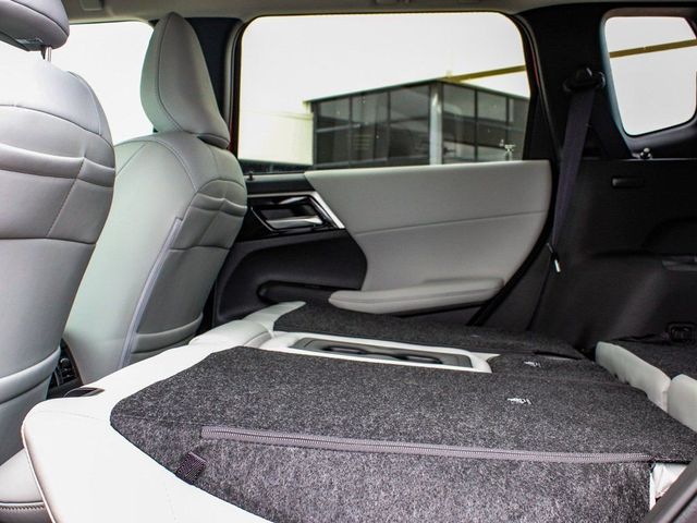 2025 Mitsubishi Outlander SE - 23077746 - 34