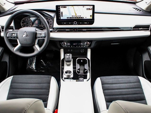 2025 Mitsubishi Outlander SE - 23077746 - 36
