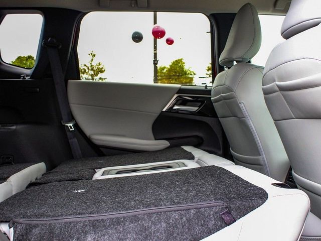 2025 Mitsubishi Outlander SE - 23077746 - 37