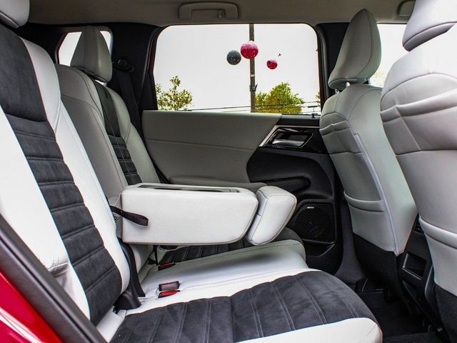 2025 Mitsubishi Outlander SE - 23077746 - 38