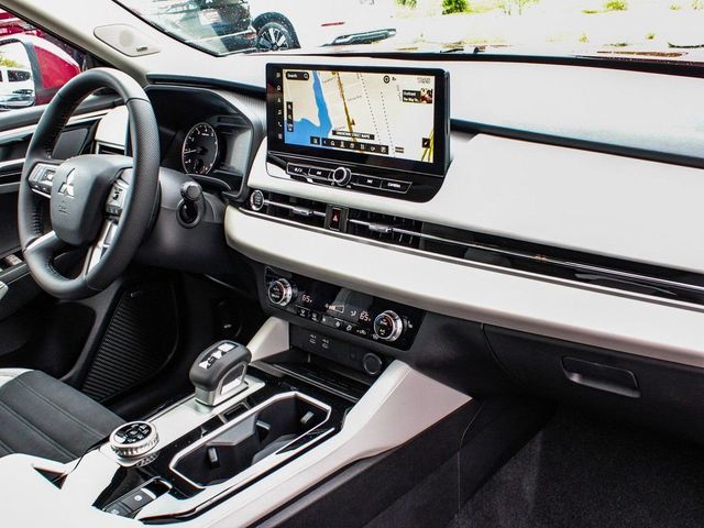 2025 Mitsubishi Outlander SE - 23077746 - 42
