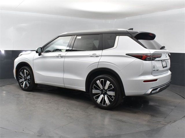 2025 Mitsubishi Outlander SEL photo 2