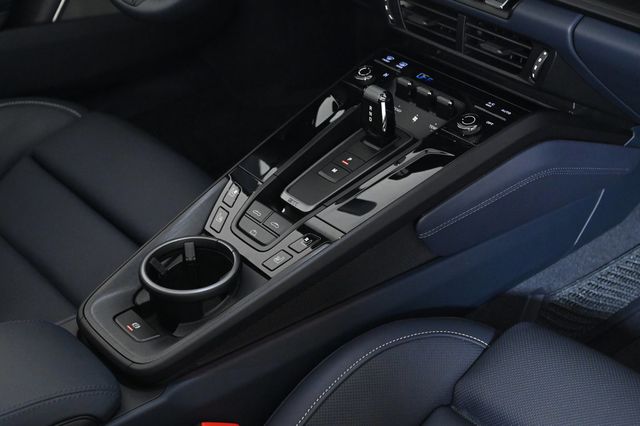 2025 Porsche 911 Carrera GTS Cabriolet - 22968803 - 30