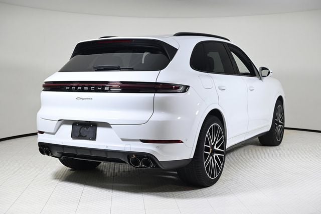 2025 Porsche Cayenne AWD - 22761472 - 4