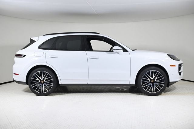 2025 Porsche Cayenne AWD - 22761472 - 5