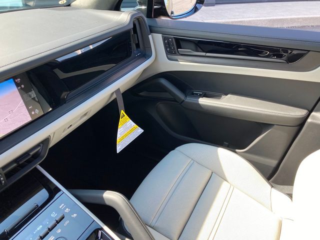 2025 Porsche Cayenne GTS AWD - 22897835 - 16