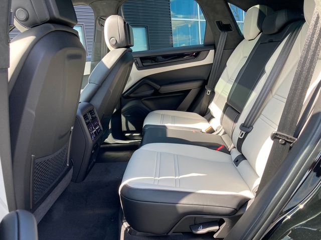 2025 Porsche Cayenne GTS AWD - 22897835 - 21