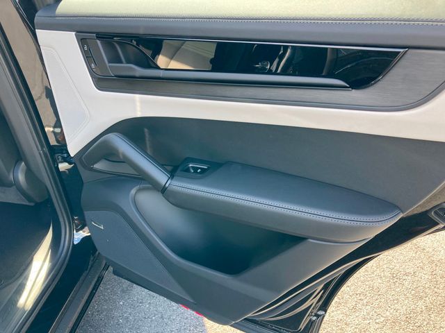 2025 Porsche Cayenne GTS AWD - 22897835 - 25