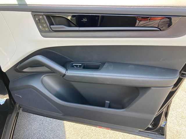 2025 Porsche Cayenne GTS AWD - 22897835 - 27