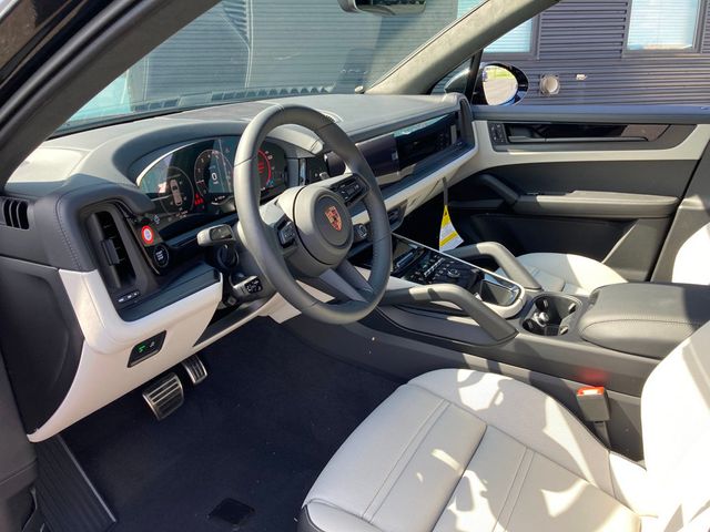 2025 Porsche Cayenne GTS AWD - 22897835 - 3