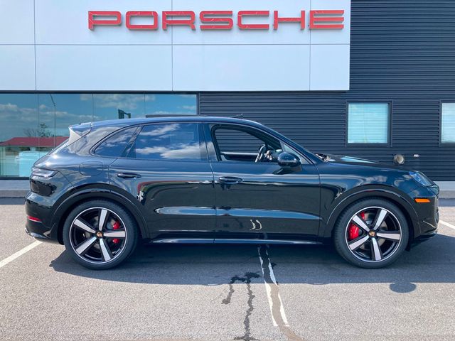 2025 Porsche Cayenne GTS AWD - 22897835 - 40
