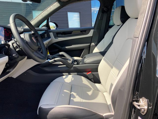 2025 Porsche Cayenne GTS AWD - 22897835 - 4