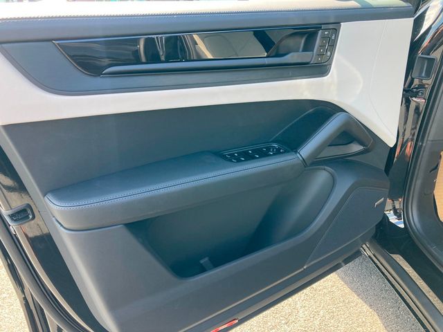 2025 Porsche Cayenne GTS AWD - 22897835 - 5