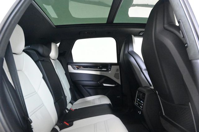 2025 Porsche Cayenne Turbo E-Hybrid AWD - 22954810 - 17