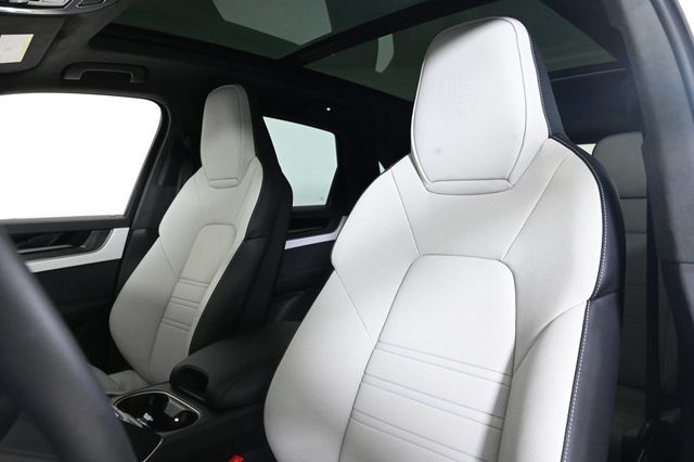2025 Porsche Cayenne Turbo E-Hybrid AWD - 22954810 - 4