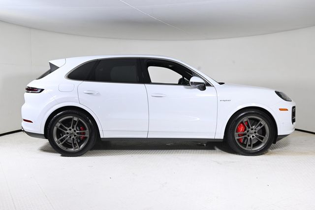2025 Porsche Cayenne Turbo E-Hybrid AWD - 22954810 - 7